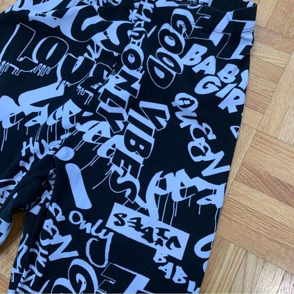 Graffiti Print Black and White Leggings - Picture 4 of 5